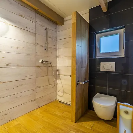 Nowa Dana - Domki Z Sauna, Balia, Jacuzzi Kolo Wladyslawowa Alloggio in famiglia Lebcz